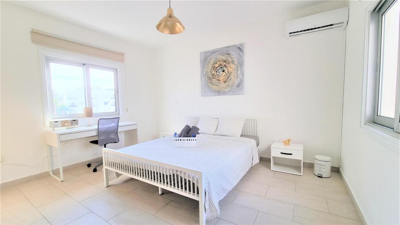 Spacious Lightflooded 2Br Apt / Near Center & Harbour Ларнака Экстерьер фото